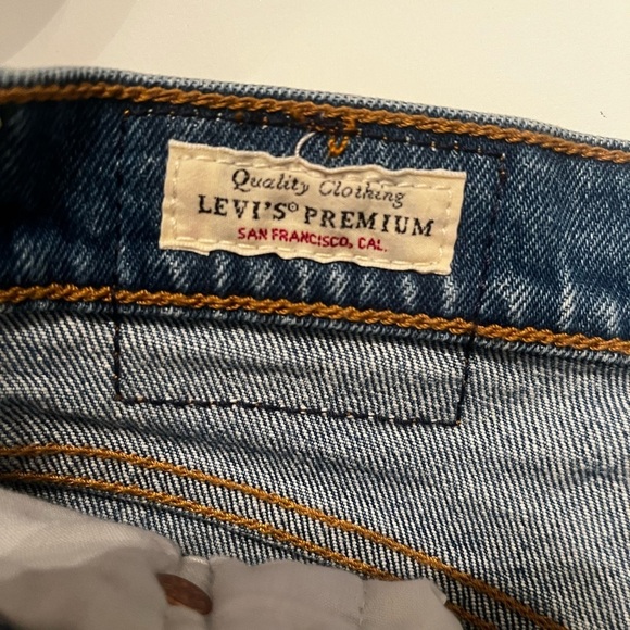 Levis Ribcage High Waisted Sz 26 Jean Shorts Premium Raw Hem Button Fly - Picture 8 of 10